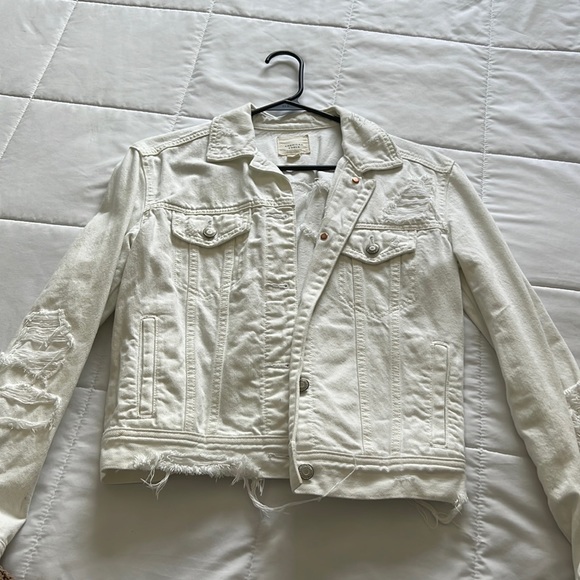 American Eagle Outfitters Jackets & Blazers - Women’s American eagle jean jacket